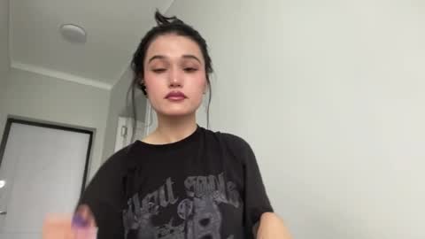 Snapshot of fredamedora chatting on 06-05-26, 05:14 Mia online show from 06-05-26, 05:14