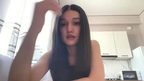 Snapshot of fredamedora chatting on 06-16-26, 05:10 Mia online show from 06-16-26, 05:10