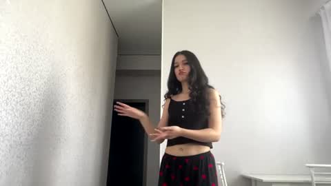 Snapshot of fredamedora chatting on 06-26-26, 05:56 Mia online show from 06-26-26, 05:56
