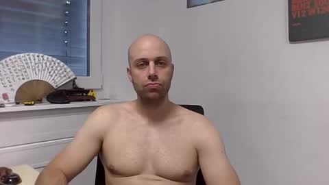 Snapshot of freddow chatting on 10-16-25, 02:51 freddow online show from 10-16-25, 02:51