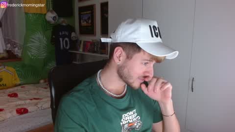 Snapshot of freddy_star chatting on 12-09-24, 08:54 Frederick Perin online show from 12-09-24, 08:54