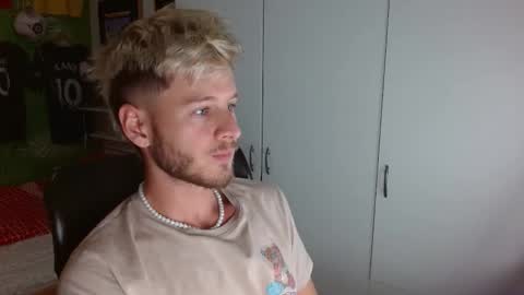 Snapshot of freddy_star chatting on 09-09-25, 11:54 Frederick Perin online show from 09-09-25, 11:54