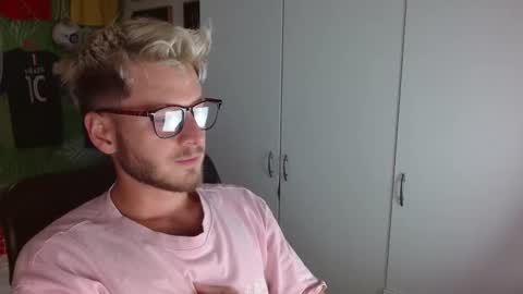 Snapshot of freddy_star chatting on 09-10-25, 07:36 Frederick Perin online show from 09-10-25, 07:36