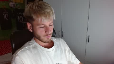 Snapshot of freddy_star chatting on 09-11-25, 08:09 Frederick Perin online show from 09-11-25, 08:09