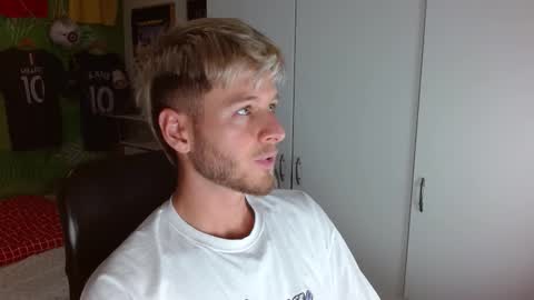 Snapshot of freddy_star chatting on 09-15-25, 12:27 Frederick Perin online show from 09-15-25, 12:27