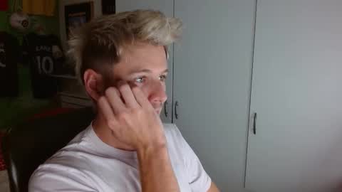 Snapshot of freddy_star chatting on 09-17-25, 12:40 Frederick Perin online show from 09-17-25, 12:40