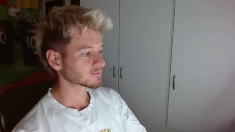 Snapshot of freddy_star chatting on 09-22-25, 01:24 Frederick Perin online show from 09-22-25, 01:24