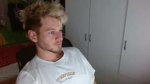 Snapshot of freddy_star chatting on 09-23-25, 07:39 Frederick Perin online show from 09-23-25, 07:39