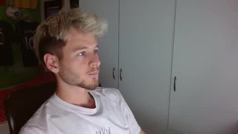 Snapshot of freddy_star chatting on 09-25-25, 01:15 Frederick Perin online show from 09-25-25, 01:15