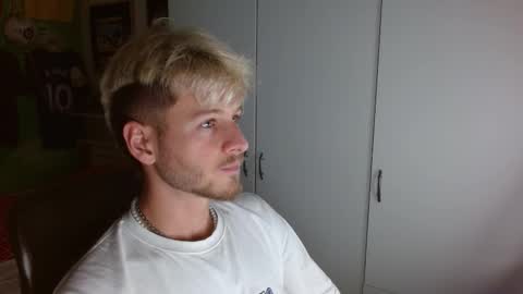 Snapshot of freddy_star chatting on 10-06-25, 10:45 Frederick Perin online show from 10-06-25, 10:45