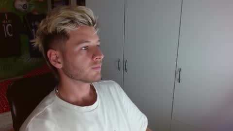 Snapshot of freddy_star chatting on 10-23-25, 08:29 Frederick Perin online show from 10-23-25, 08:29