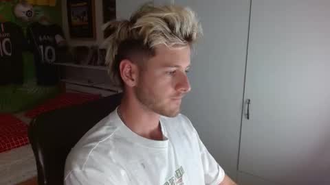 Snapshot of freddy_star chatting on 10-26-25, 01:50 Frederick Perin online show from 10-26-25, 01:50