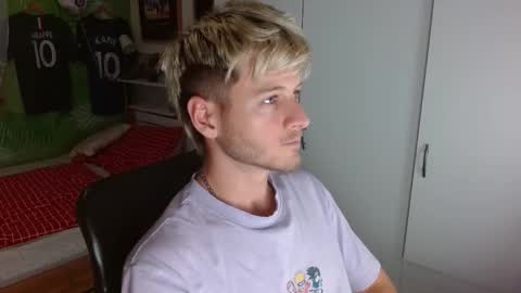 Snapshot of freddy_star chatting on 10-29-25, 09:38 Frederick Perin online show from 10-29-25, 09:38