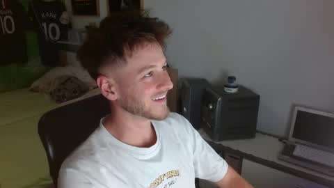 Snapshot of freddy_star chatting on 05-06-26, 01:38 Frederick Perin online show from 05-06-26, 01:38