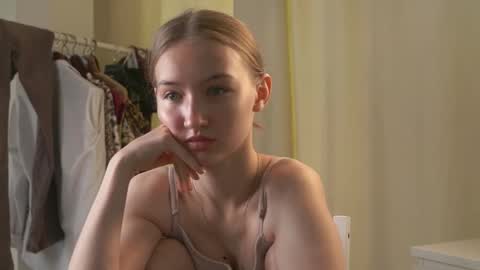 Amy online show from 09-11-25, 04:34