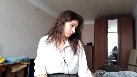 Snapshot of fredmurrietta chatting on 10-18-25, 07:20 Mia online show from 10-18-25, 07:20