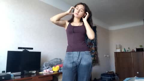 Snapshot of fredmurrietta chatting on 10-27-25, 08:29 Mia online show from 10-27-25, 08:29