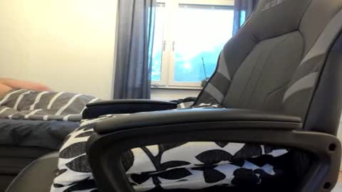 Snapshot of fredrik386959 chatting on 12-18-25, 01:39 Fredrik online show from 12-18-25, 01:39
