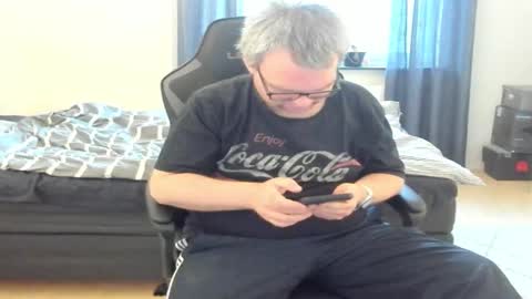 Snapshot of fredrik386959 chatting on 12-21-25, 11:39 Fredrik online show from 12-21-25, 11:39