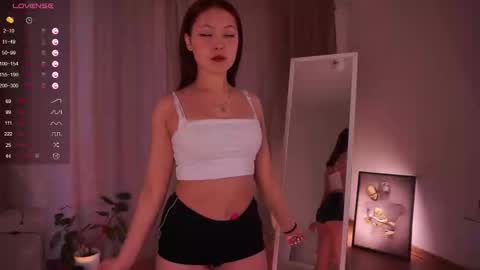 Snapshot of french_eyes chatting on 03-03-25, 12:16 Emmy online show from 03-03-25, 12:16