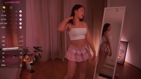 Snapshot of french_eyes chatting on 03-05-25, 12:22 Emmy online show from 03-05-25, 12:22