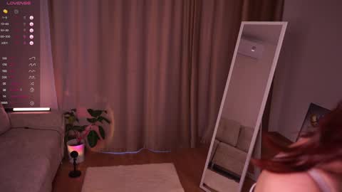 Snapshot of french_eyes chatting on 03-07-25, 12:45 Emmy online show from 03-07-25, 12:45