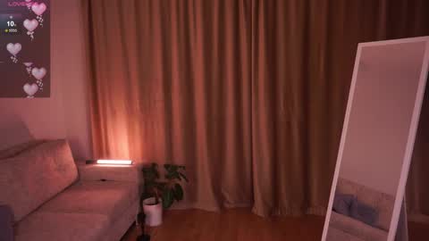 Snapshot of french_eyes chatting on 03-12-25, 03:40 Emmy online show from 03-12-25, 03:40