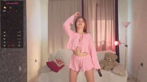 Snapshot of french_eyes chatting on 09-12-25, 12:27 Emmy online show from 09-12-25, 12:27