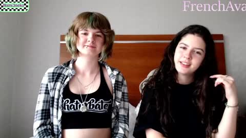 Snapshot of frenchava chatting on 04-10-26, 05:28 Ava online show from 04-10-26, 05:28