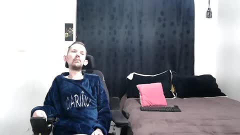 Snapshot of frenchroulette chatting on 12-21-24, 11:11 Thomas y Sophia online show from 12-21-24, 11:11
