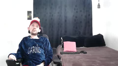 Snapshot of frenchroulette chatting on 12-22-24, 11:11 Thomas y Sophia online show from 12-22-24, 11:11