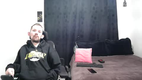 Snapshot of frenchroulette chatting on 12-27-24, 11:06 Thomas y Sophia online show from 12-27-24, 11:06