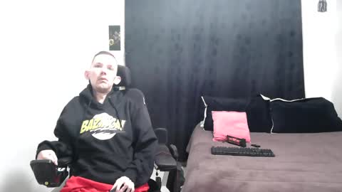 Snapshot of frenchroulette chatting on 01-01-25, 12:33 Thomas y Sophia online show from 01-01-25, 12:33