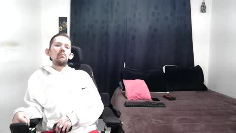Snapshot of frenchroulette chatting on 02-24-25, 09:53 Thomas y Sophia online show from 02-24-25, 09:53