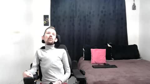 Snapshot of frenchroulette chatting on 02-28-25, 09:47 Thomas y Sophia online show from 02-28-25, 09:47