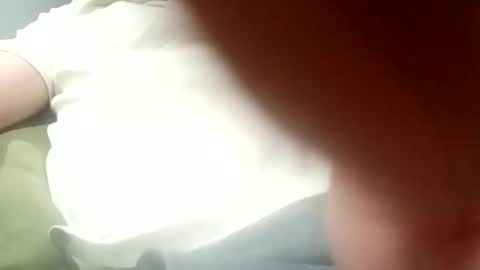 Snapshot of frenchsmoker29 chatting on 11-17-25, 11:43 frenchsmoker29 online show from 11-17-25, 11:43