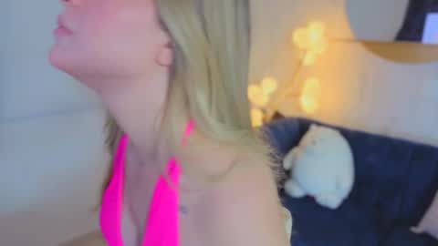 fresita_pink_ online show from 03-11-26, 04:29