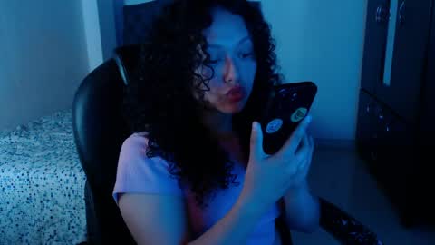 Snapshot of freud_x_louise1 chatting on 05-14-26, 04:47 Louise online show from 05-14-26, 04:47
