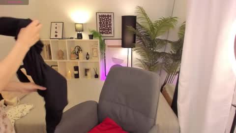 Laura online show from 06-07-26, 12:20