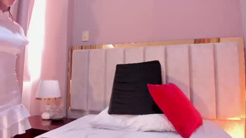 Snapshot of freyacameron chatting on 06-12-26, 01:10 Freya Cameron online show from 06-12-26, 01:10
