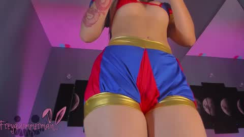 Snapshot of freyazimmerman_ chatting on 10-05-25, 08:51 Pau. online show from 10-05-25, 08:51