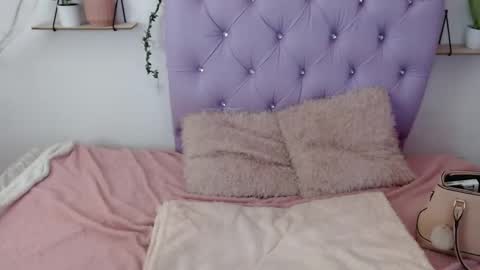 Snapshot of freyja_01 chatting on 09-25-25, 09:29 Freyja online show from 09-25-25, 09:29