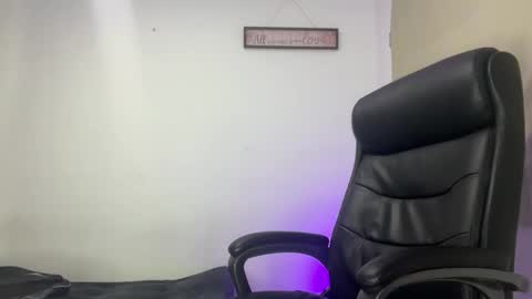 Snapshot of freyva_ chatting on 03-08-26, 04:22 freyva_ online show from 03-08-26, 04:22