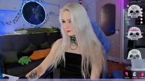 Frida A boost to fortune for the one who gives a thumbs up and a bonus lucky for those who support me by joining the fanclub online show from 10-10-25, 01:04