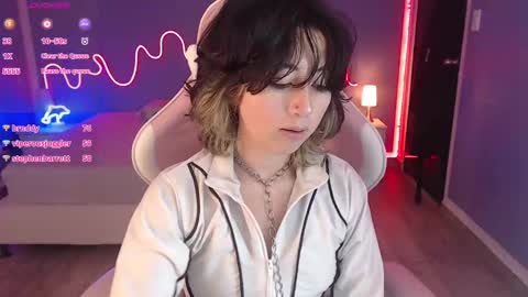 Snapshot of frida_lassi_ chatting on 03-05-25, 06:45 frida_lassi_ online show from 03-05-25, 06:45