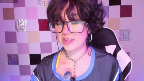 frida_lassi_ online show from 03-25-26, 09:43