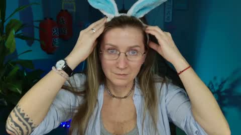 Frida Tander online show from 12-30-24, 03:13