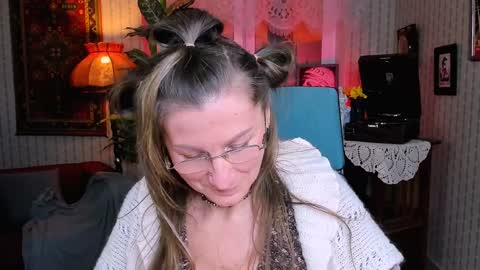 Frida Tander online show from 01-31-25, 03:33