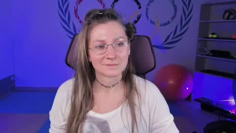 Frida Tander online show from 02-10-25, 03:32