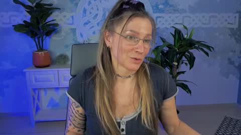 Frida Tander online show from 02-22-25, 03:25